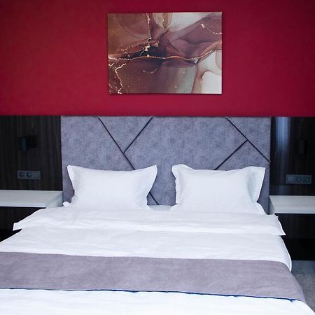 Hotel Zodiac Atyraū Esterno foto
