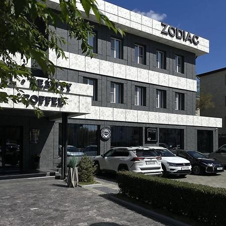 Hotel Zodiac Atyraū Esterno foto