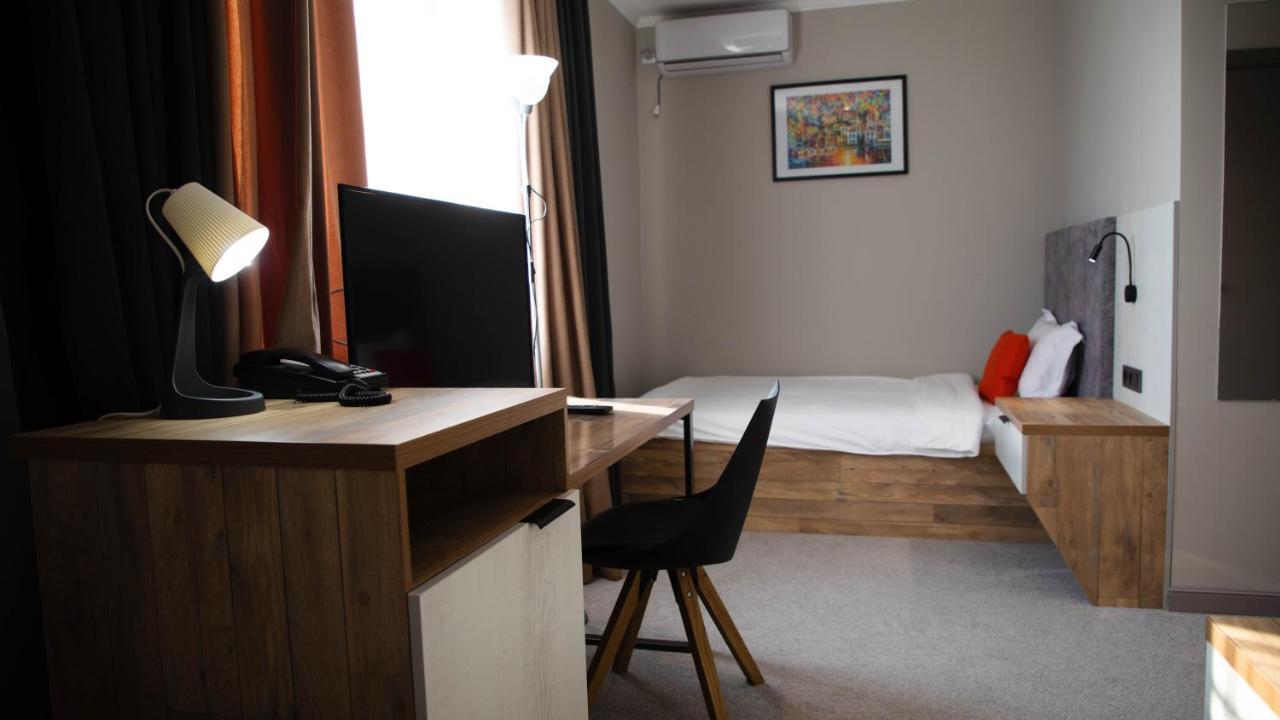 Hotel Zodiac Atyraū Esterno foto