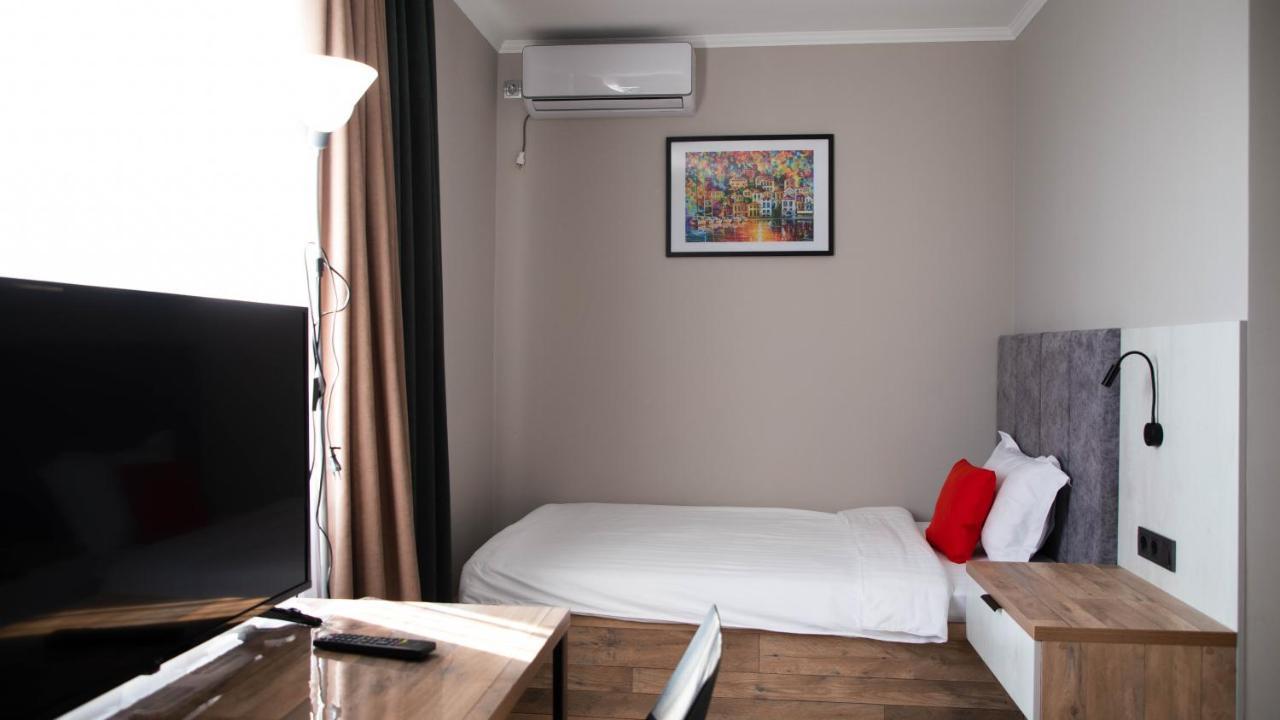 Hotel Zodiac Atyraū Esterno foto