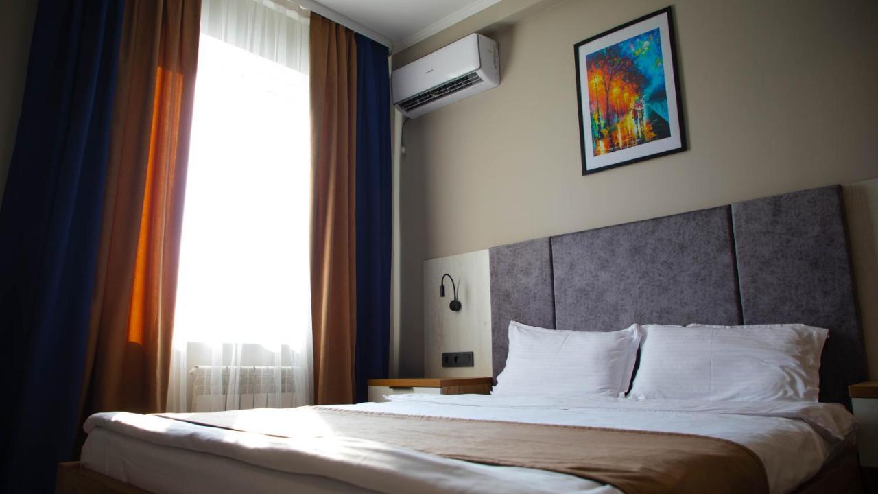 Hotel Zodiac Atyraū Esterno foto