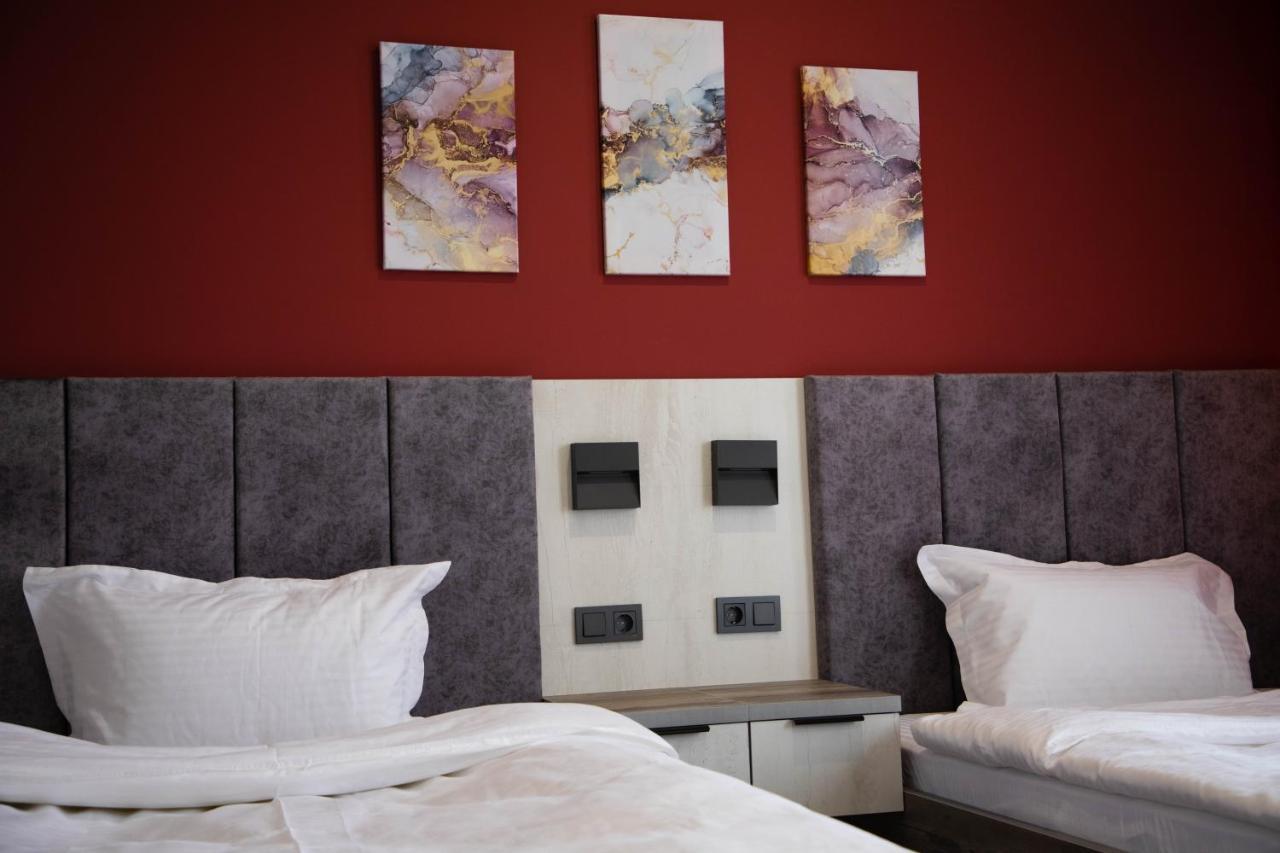 Hotel Zodiac Atyraū Esterno foto