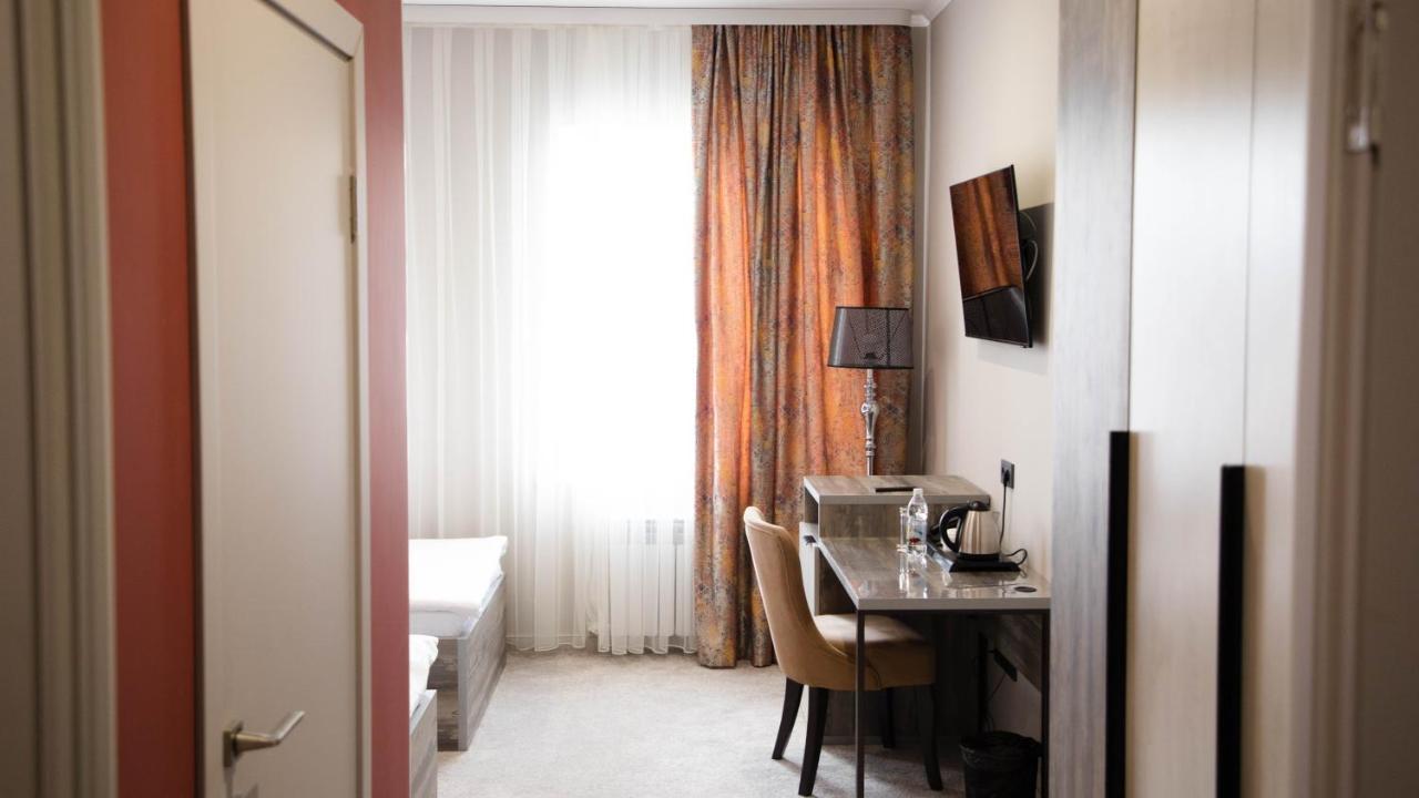 Hotel Zodiac Atyraū Esterno foto